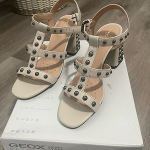 Brand new never worn sandals size 9